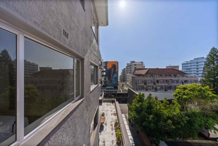 2 Bedroom Property for Sale in Sea Point Western Cape